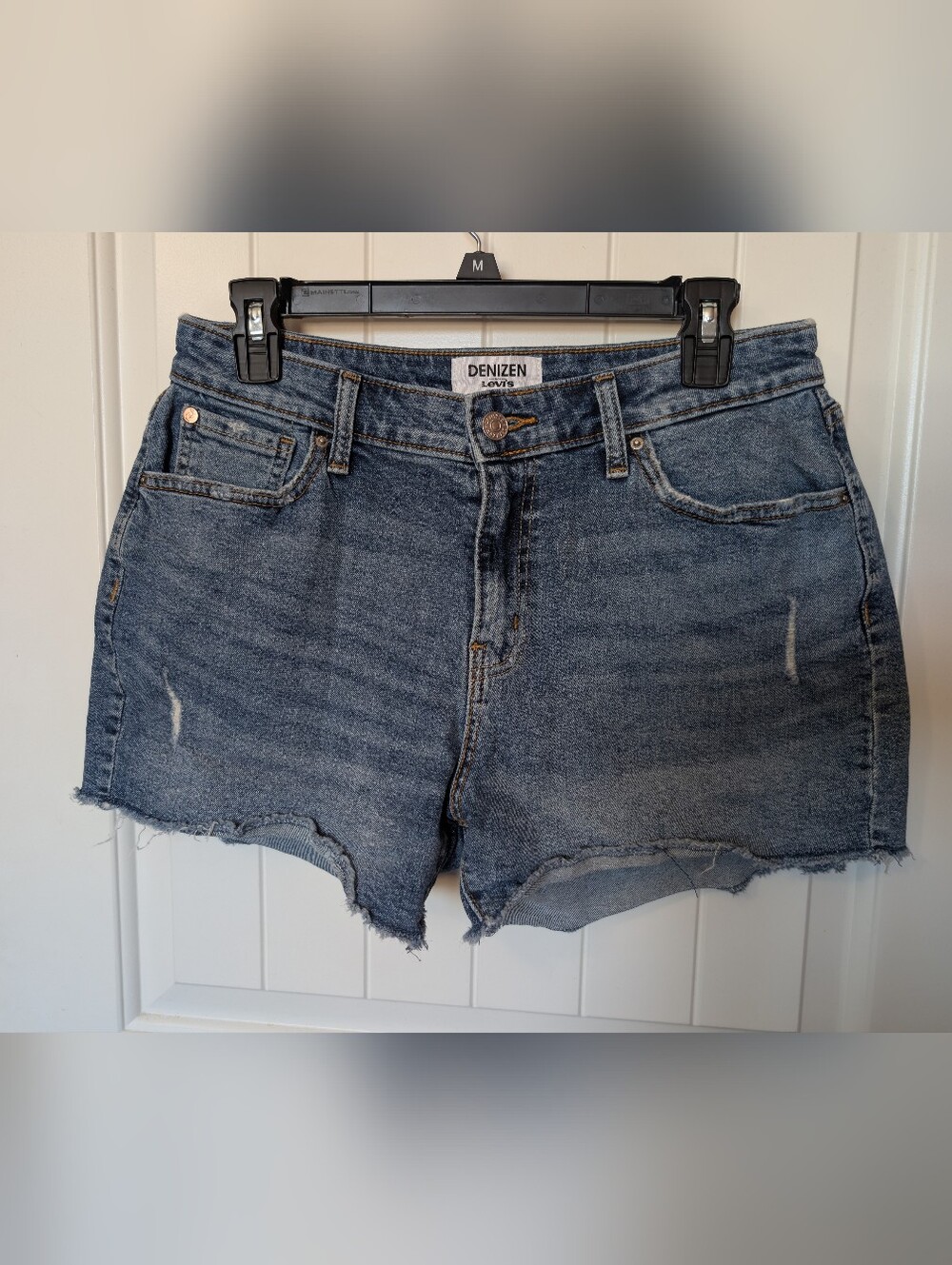 Denizen from Levi’s High Rise Distressed Shorts W29 Medium Wash